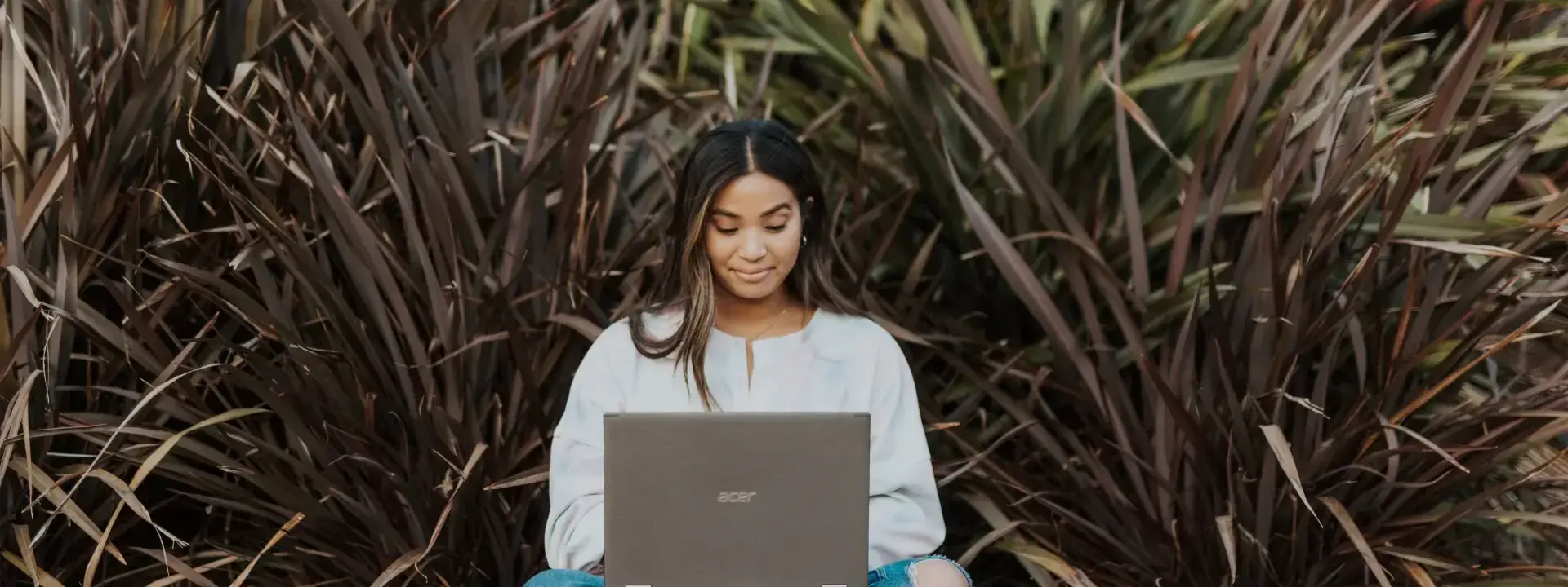 Pros and Cons of Hiring Students Straight Out of Education: A Business Perspective
