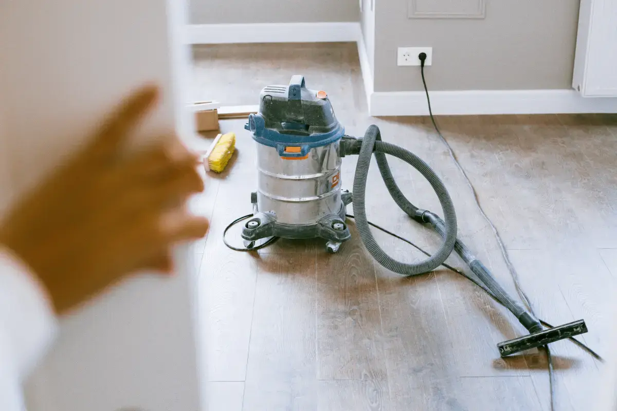 Working Conditions of a Carpet Cleaner?