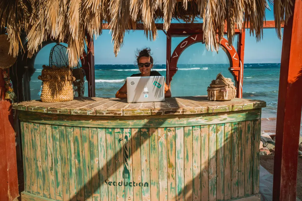 Digital Nomads 101: A Comprehensive Guide to Embracing a Location-Independent Lifestyle Image1