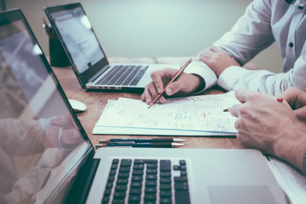 Freelancing vs. Contracting: Which Is Right for You? Image1